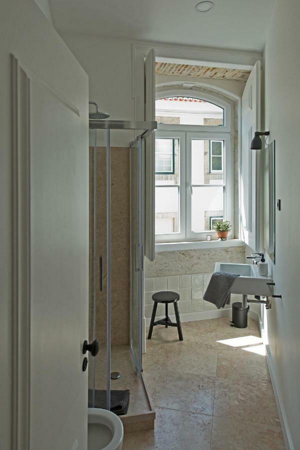 Update Urban Chic Flat In 19Th Century Building 2 Bedrooms & 2 Bathrooms & Ac Central Alfama District Lisboa Exterior foto